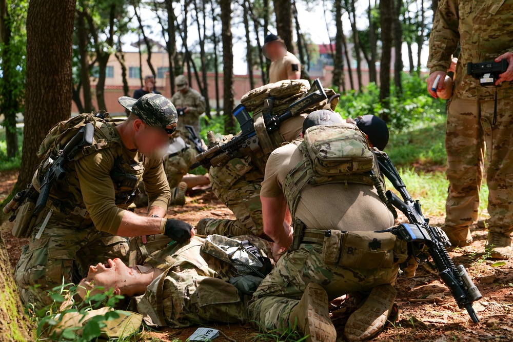 U.S., ROK SEALs complete week-long casualty care training, enhancing tactical resilency