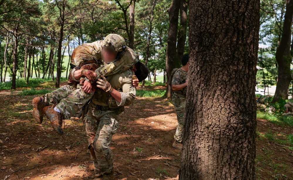 U.S., ROK SEALs complete week-long casualty care training, enhancing tactical resilency