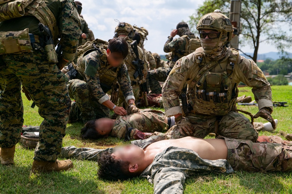 U.S., ROK SEALs complete week-long casualty care training, enhancing tactical resilency