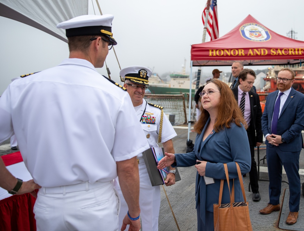 USS Oscar Austin Receives Dignitaries Following the Successful Completion of OP Nanook