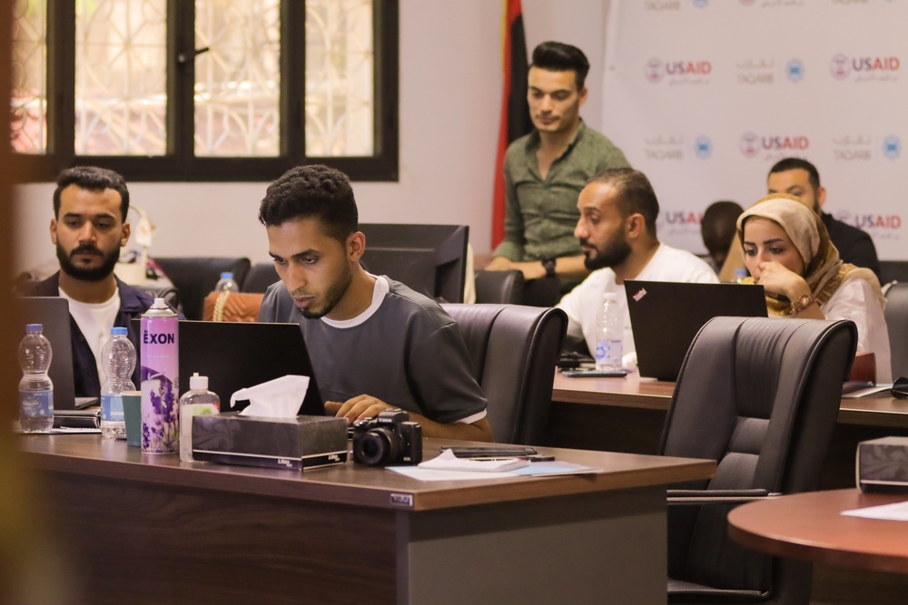 To support Libyan municipalities’ efforts to better connect and engage with their constituents, USAID organized a media relations training program for eight municipalities and provided them with equipment to improve their outreach.
