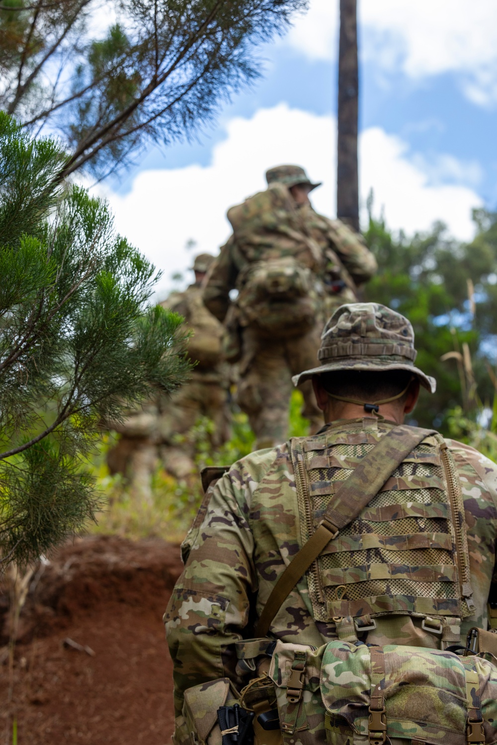 Marine Raiders train on tracking and evading