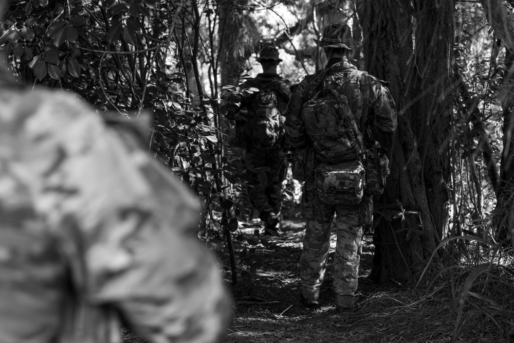 Marine Raiders train on tracking and countertracking