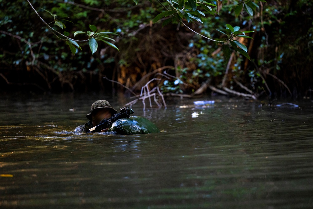 Marine Raiders conduct jungle movement training