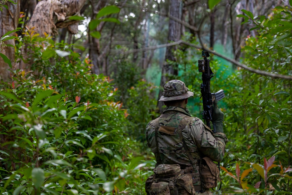 Marine Raiders conduct tracking training