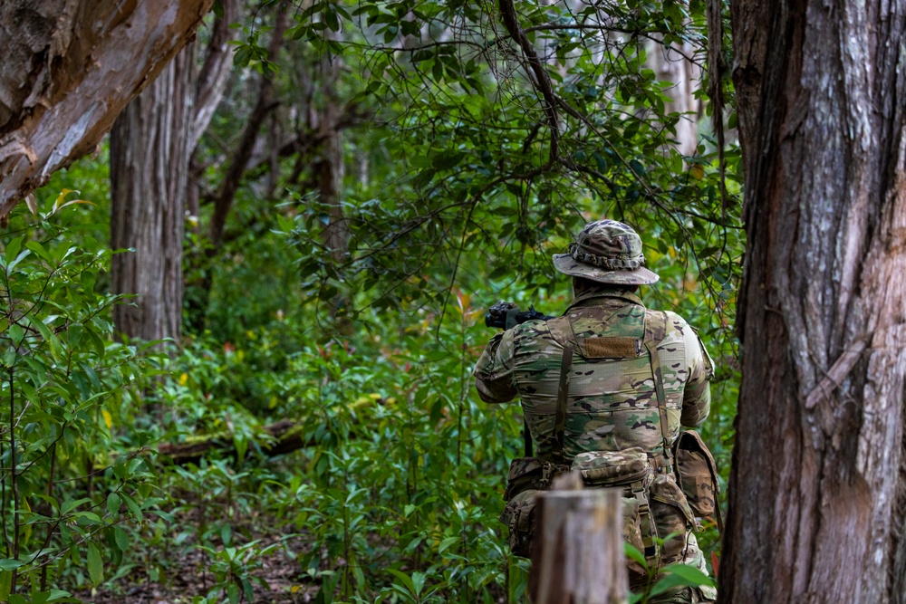 Marine Raiders conduct tracking training