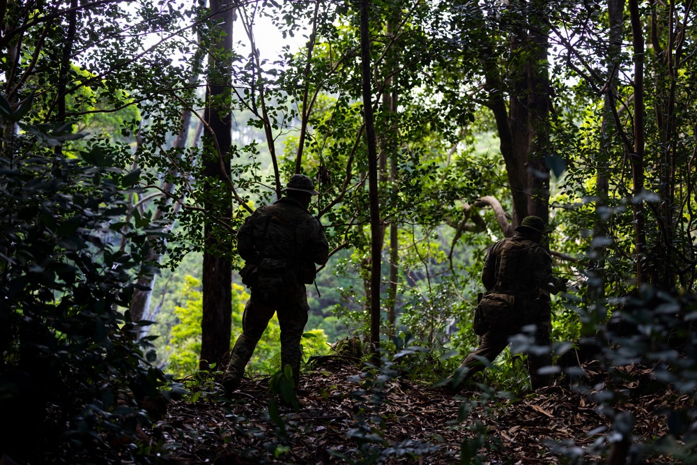 Marine Raiders conduct tracking training