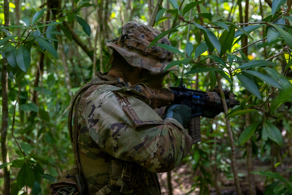 Marine Raiders conduct point man and cover shoot drills