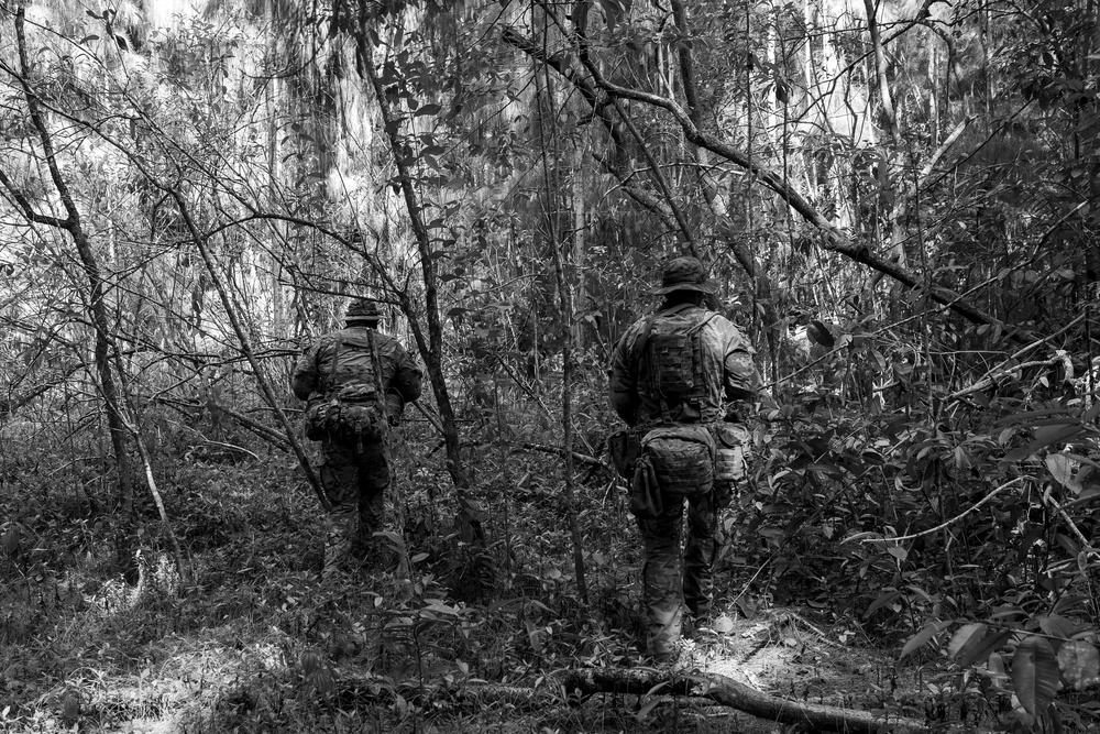 Marine Raiders conduct point man and cover shoot drills
