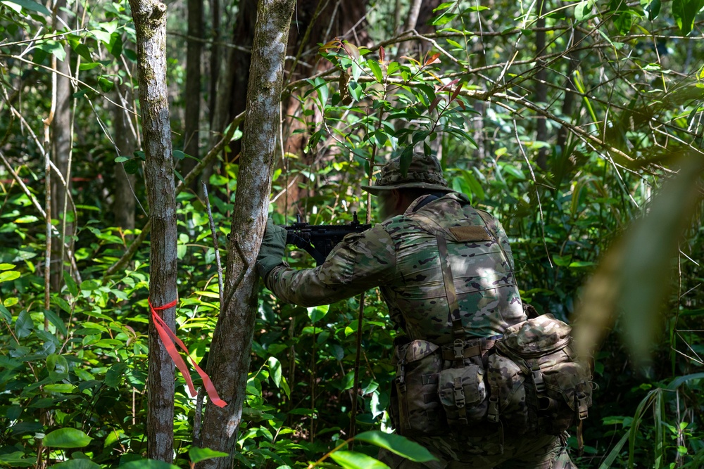 Marine Raiders conduct point man and cover shoot drills