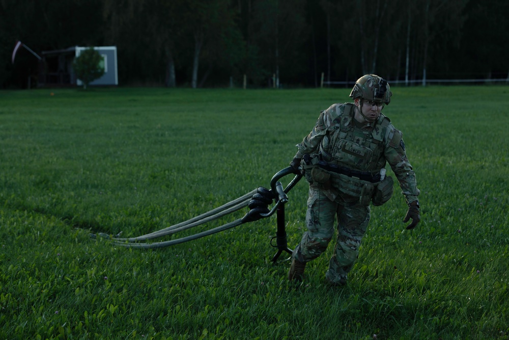 Task Force Ivy conducts sling-load training exercise in Estonia