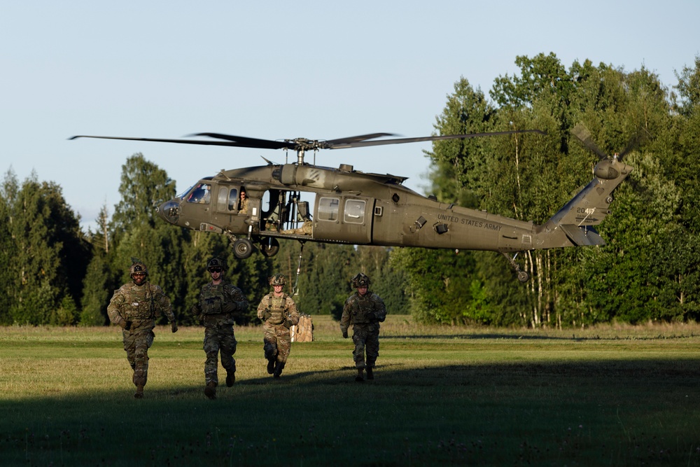 Task Force Ivy conducts sling-load training exercise in Estonia