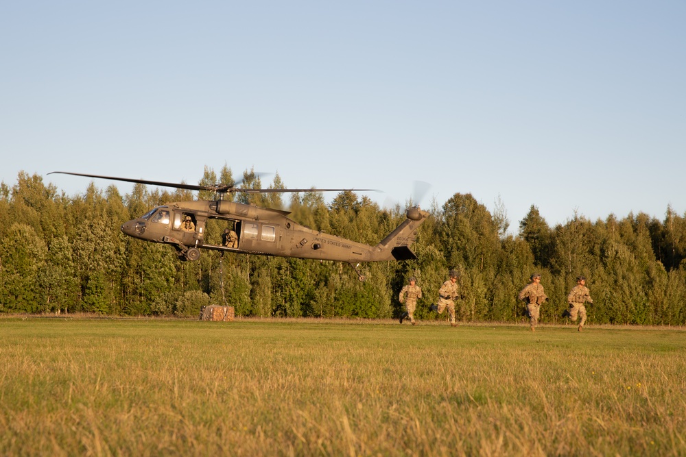 Task Force Ivy conducts sling-load training exercise in Estonia