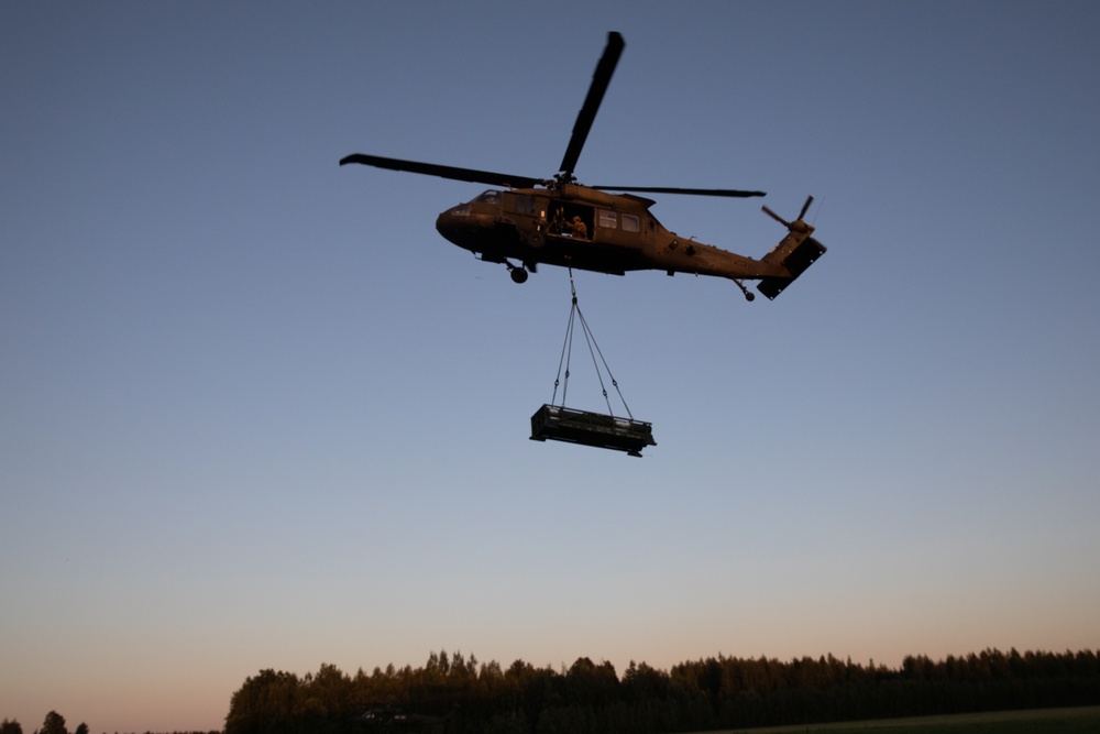 Task Force Ivy conducts sling-load training exercise in Estonia