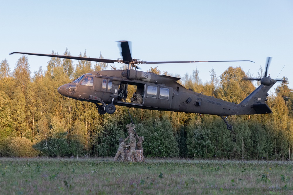 Task Force Ivy conducts sling-load training exercise in Estonia