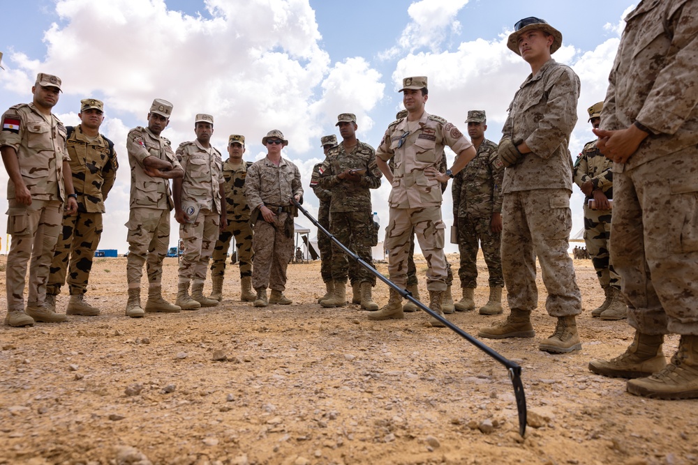 Marines with 3rd Assault Amphibian Bn., 4th Combat Engineer Bn. instruct Egyptian service members on counter improvised explosive device tactics.