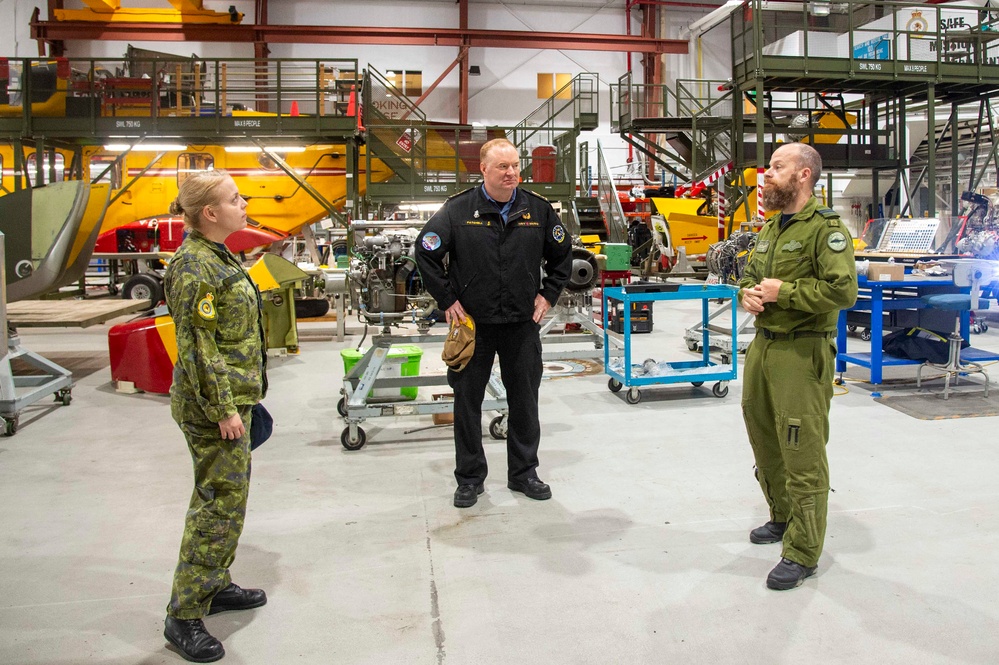 2nd Fleet VCOM visits Canadian air base