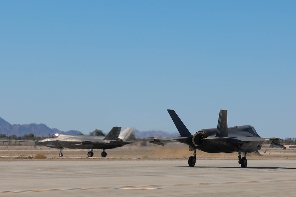 Brig. Gen. Robert B. Brodie visits VMFA-211