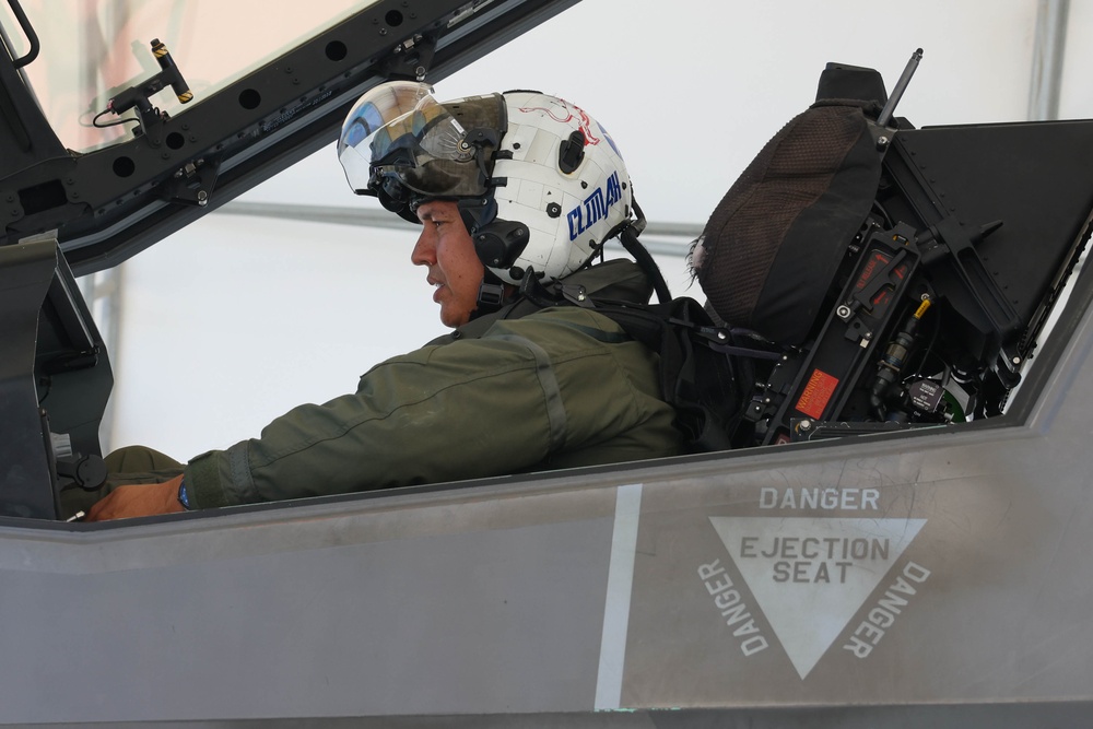 Brig. Gen. Robert B. Brodie visits VMFA-211