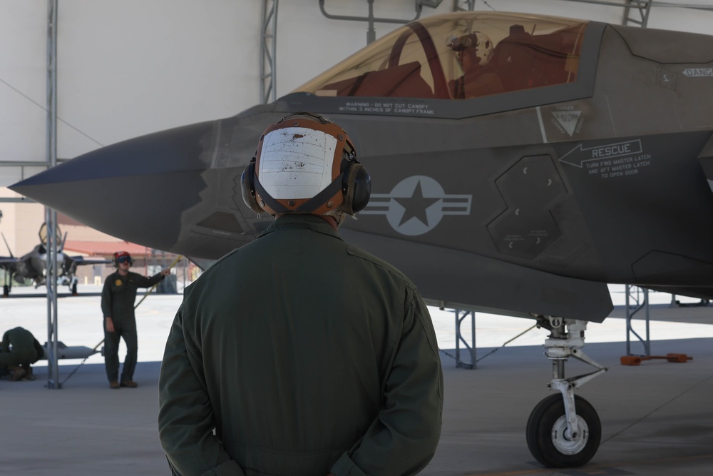 Brig. Gen. Robert B. Brodie visits VMFA-211