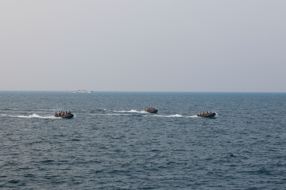 USS Bataan, 26 MEU Operate in the Arabian Gulf with Special Operations Joint Task Force-Central