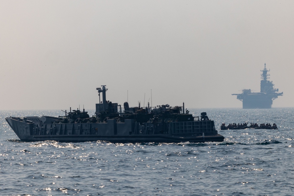 USS Bataan, 26 MEU Operate in the Arabian Gulf with Special Operations Joint Task Force-Central