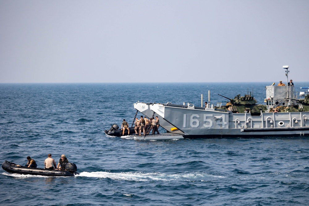 USS Bataan, 26 MEU Operate in the Arabian Gulf with Special Operations Joint Task Force-Central