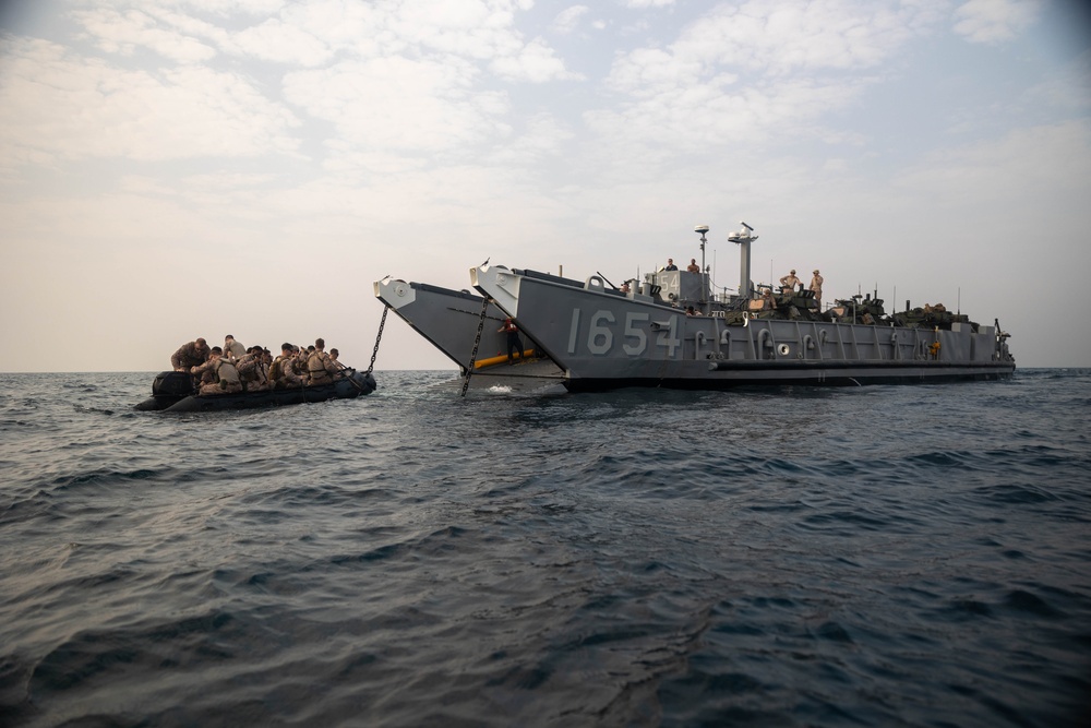 USS Bataan, 26 MEU Operate in the Arabian Gulf with Special Operations Joint Task Force-Central