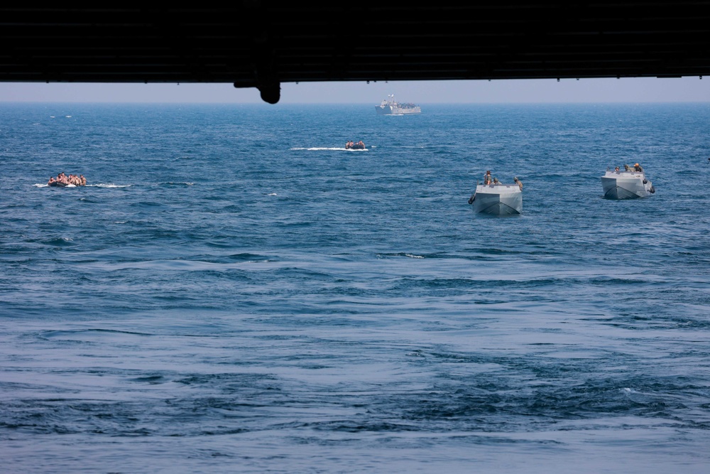 USS Bataan, 26 MEU Operate in the Arabian Gulf with Special Operations Joint Task Force-Central