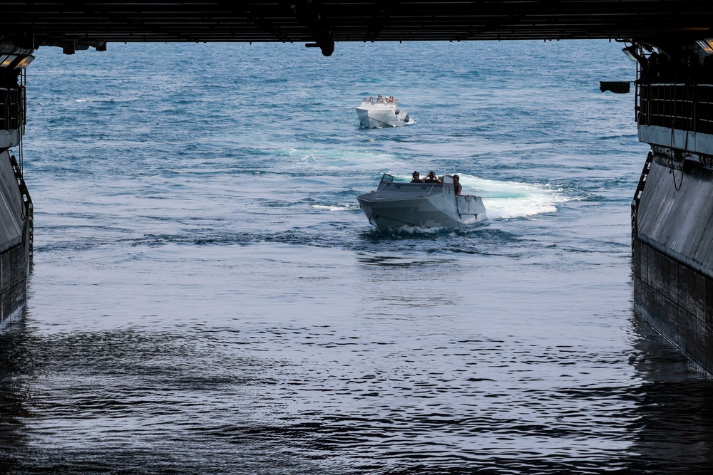 USS Bataan, 26 MEU Operate in the Arabian Gulf with Special Operations Joint Task Force-Central