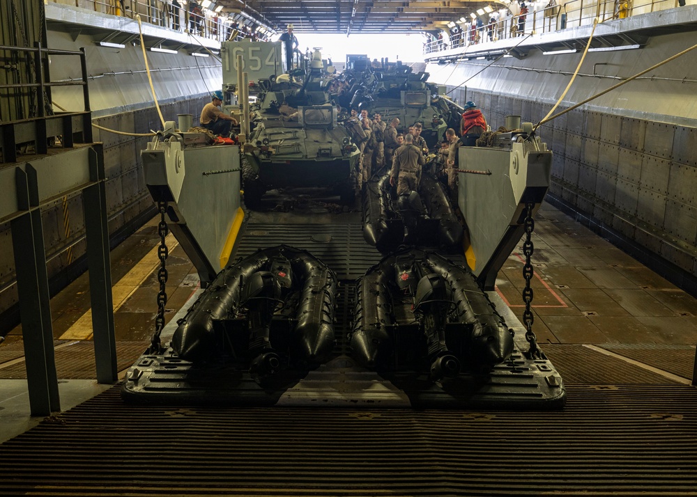 USS Bataan, 26 MEU Operate in the Arabian Gulf with Special Operations Joint Task Force-Central