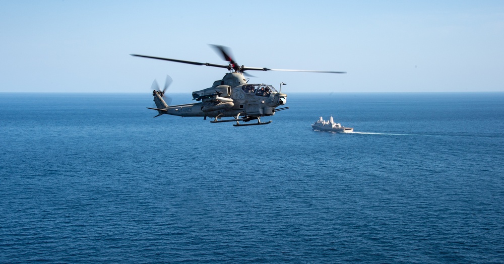 USS Green Bay (LPD 20) Conducts Flight Operations with 31st MEU