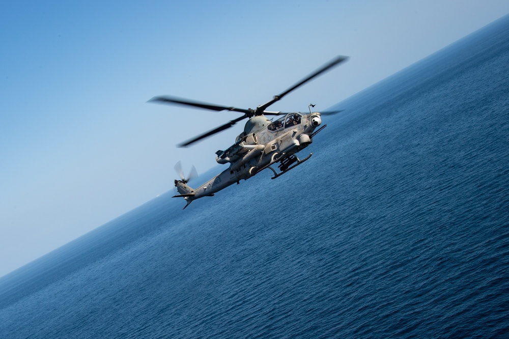 USS Green Bay (LPD 20) Conducts Flight Operations with 31st MEU