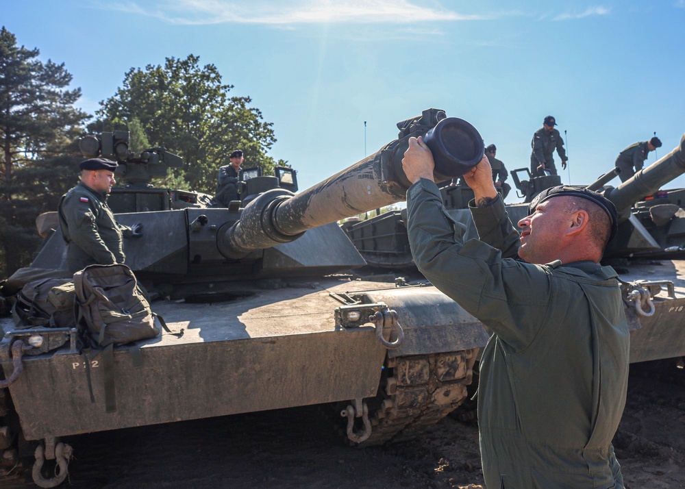 Polish Land Forces train on newly equipped U.S. M1A2 Abrams Main Battle Tanks