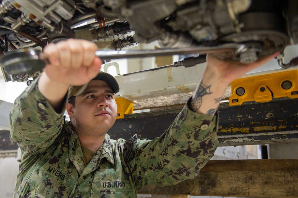 USS Ronald Reagan (CVN 76) Sailors perform daily maintenance