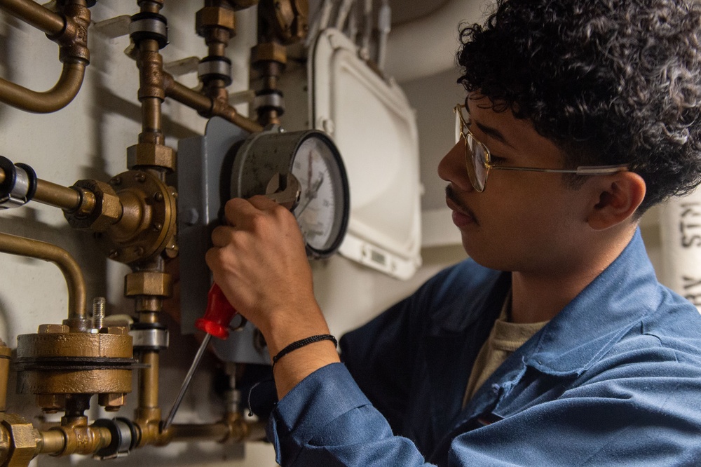 USS Ronald Reagan (CVN 76) Sailors perform daily maintenance