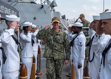 C2F COM Visits USS Gravely