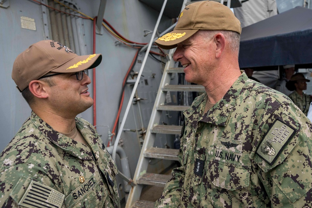 C2F COM Visits USS Gravely