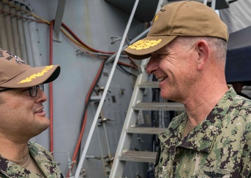 C2F COM Visits USS Gravely