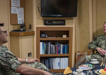 C2F COM Visits USS Gravely