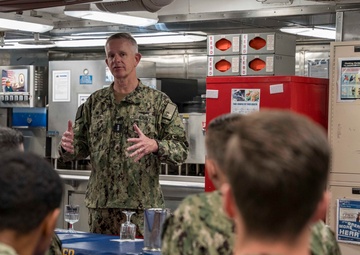 C2F COM Visits USS Gravely