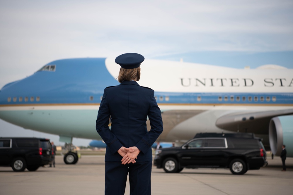 89 AW commander conducts her first solo presidential greet