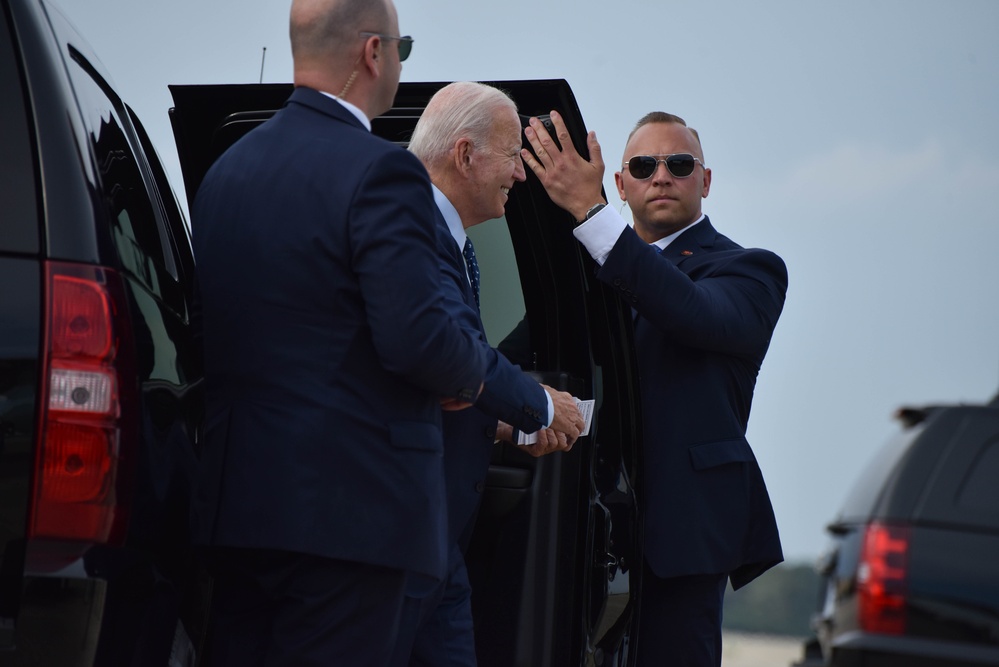 89 AW commander conducts her first solo presidential greet