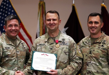 One-of-a-kind US Army expeditionary medical laboratory welcomes new commander