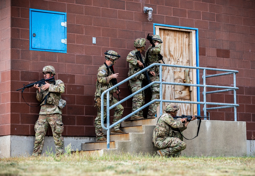 Soldiers Compete in CBRN Event