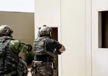 10th SFG (A) combat dive team requalifies on dive skills