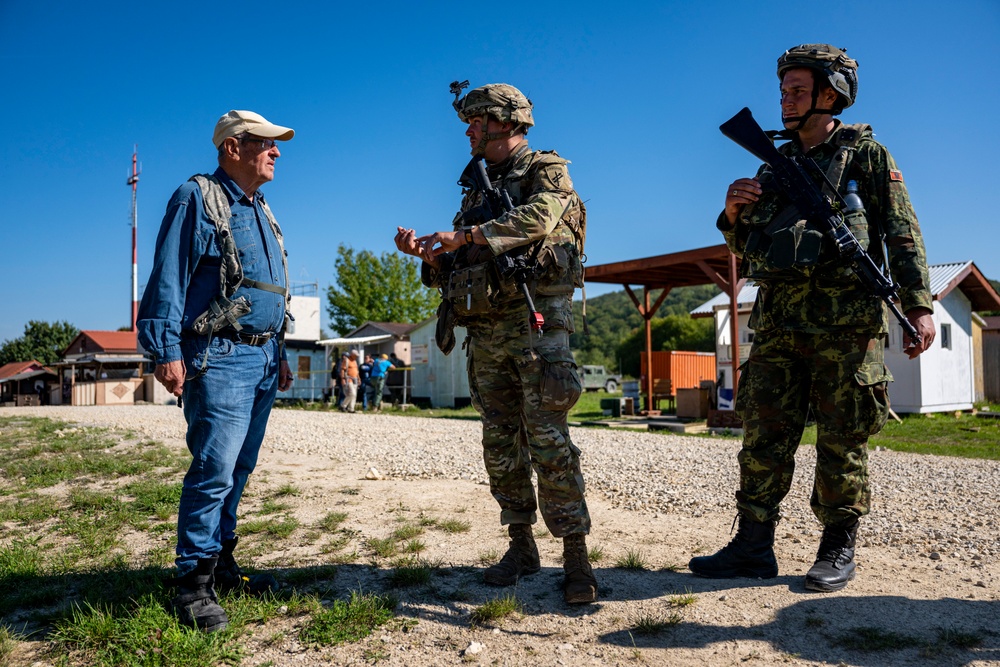 Multinational Soldiers integrate in field training during Saber Junction 23