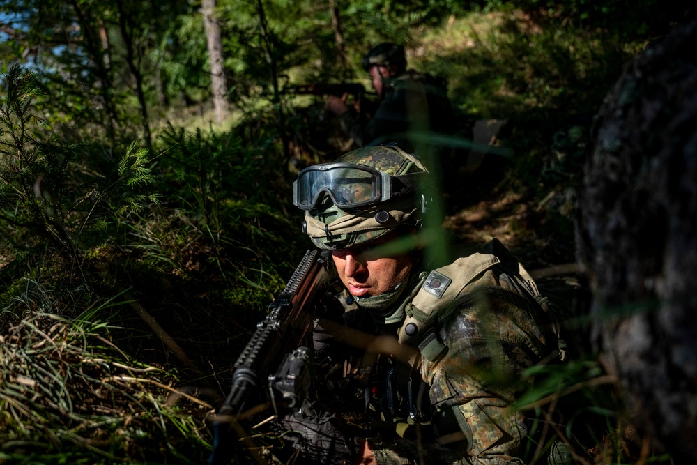 Multinational Soldiers integrate in field training during Saber Junction 23