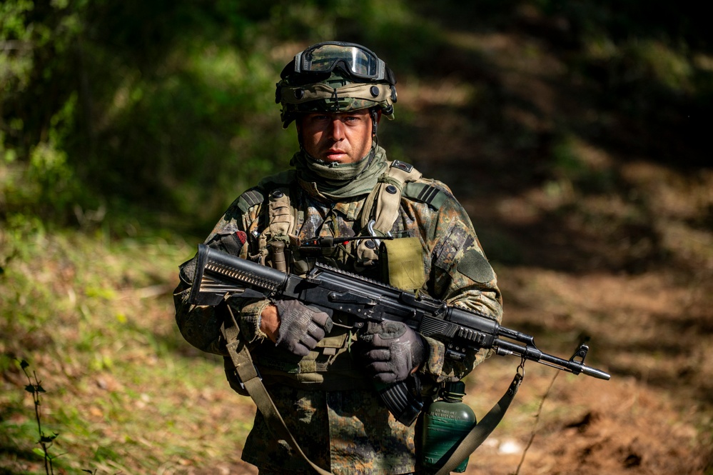 Multinational Soldiers integrate in field training during Saber Junction 23