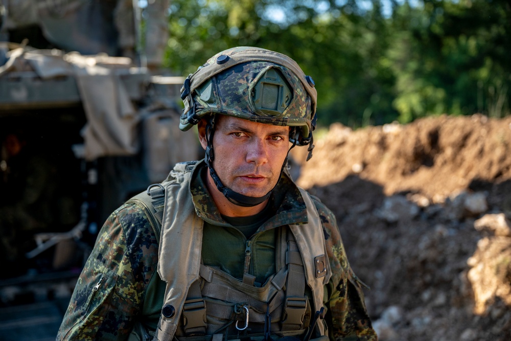 Multinational Soldiers integrate in field training during Saber Junction 23